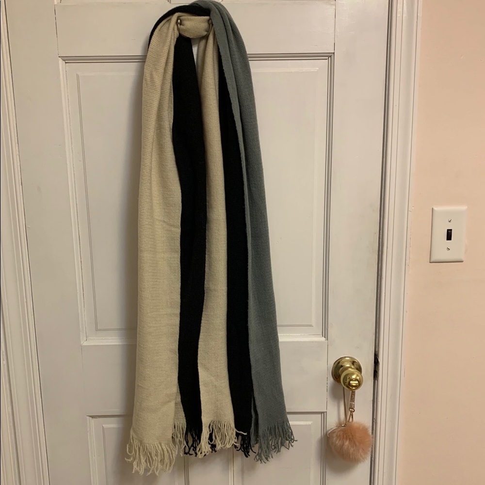 Tri-Color Scarf - Picture 3 of 5